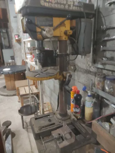 Furadeira de Bancada Industrial