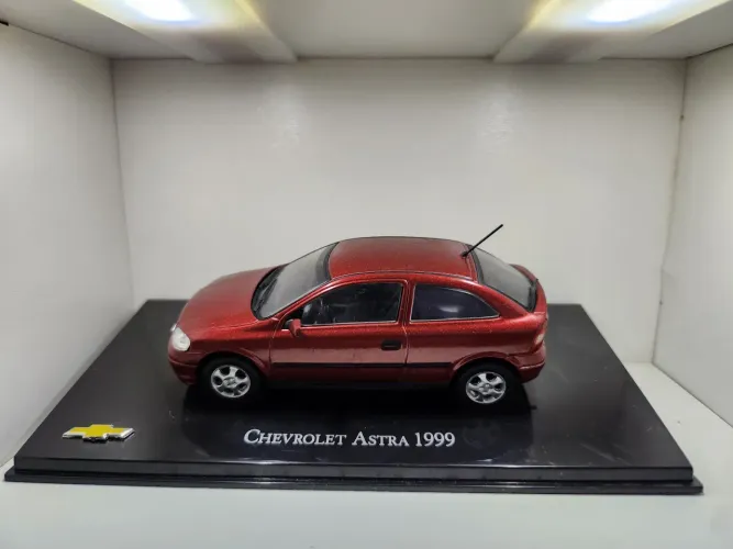 Miniatura Carros clássicos Chevrolet Astra 1999