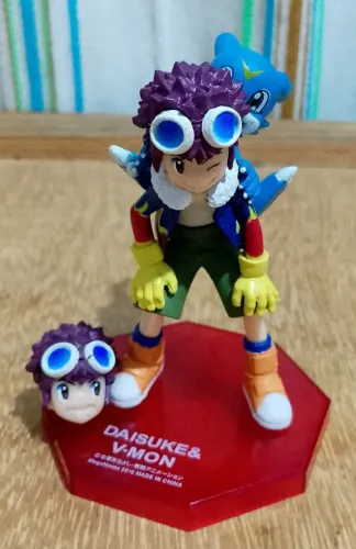 Boneco digimon Daisuke e Veemon Megahouse Bootleg