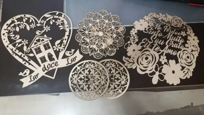 Bonitas mandalas  em MDF e peças decorativas novas