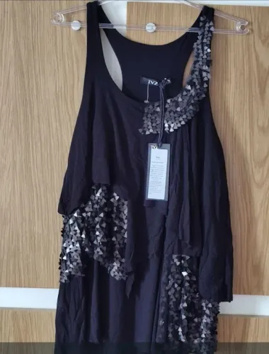 Blusa preta com detalhes em paetê