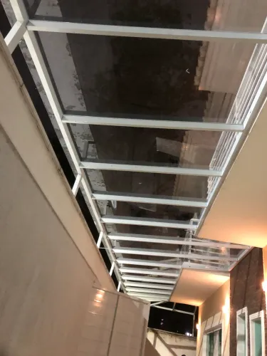 Cobertura ou pergolado de Vidro ou Policarbonato