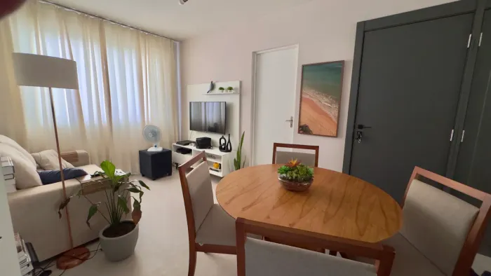 MESA DE JANTAR COM 4 CADEIRAS