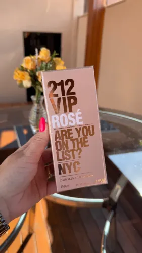 Perfume Feminino 212 Vip Rose 80ML Original Lacrado Carolina Herrera