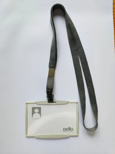 Porta Crachá com Cordão - Novo