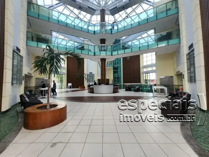 Sala à venda no Island Personal Offices. Barra da Tijuca. Excelente localização