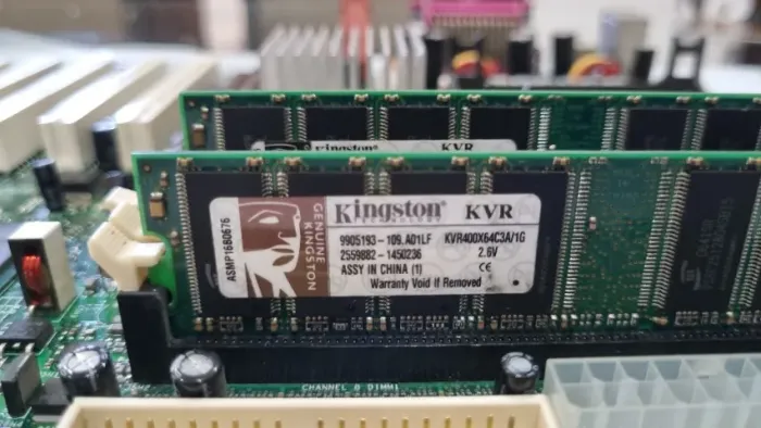 2UN Memória Kingston ValueRAM 1GB DDR1 400MHz (Total 2GB)