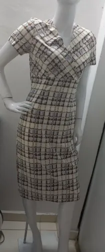 Vestido  xadrez  tamanho m decote v
