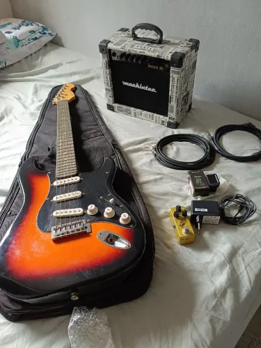 Guitarra+ acessórios 