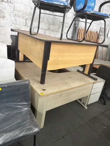 Mesa L escritório 
