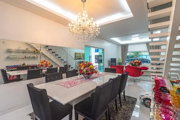 Sobrado à venda no Condomínio Jardim Ananin, 340m2 , 4/4 , 3 suítes por 1.1M