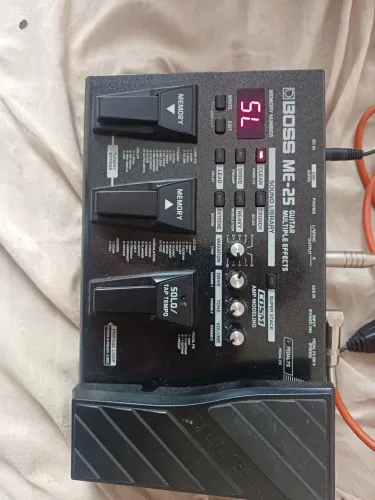 Pedaleira Boss ME 25
