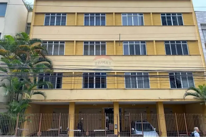 Charmoso e amplo apartamento 3 quartos ao lado do Jesuítas!