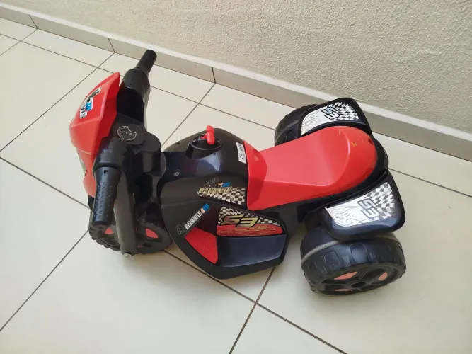 Motoca elétrica infantil