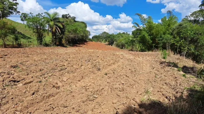 Terreno de 15mil metros, com escritura e muita água.