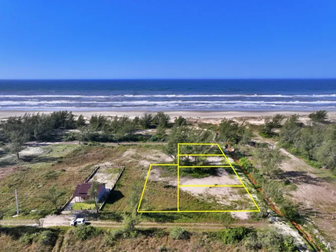 Unica area com 2.160m2 escriturada a Beira mar com rua calçada por esse Valor no sul de S