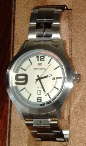 Relógio Mondaine.