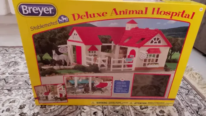 Brinquedo Breyer importado "Deluxe Animal Hospital"