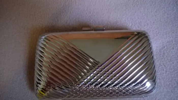 Bolsa social em metal prateada - novíssima