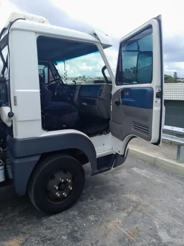 Caminhão 3/4 baú Volkswagen