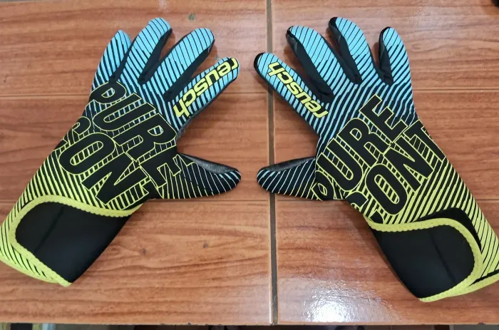 Luva de goleiro reusch pure contact