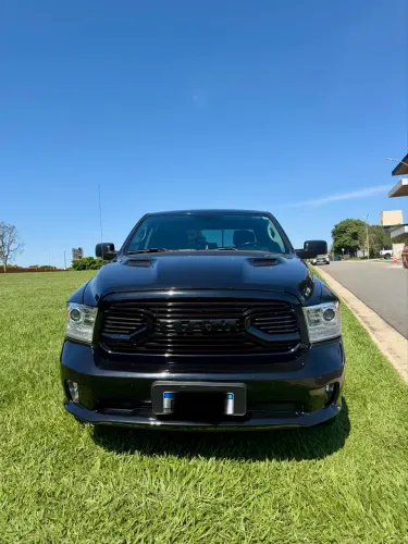 Ram Classic Laramie Night Edition 5.7 V8 16V Gasolina 4X4 Aut. 2022