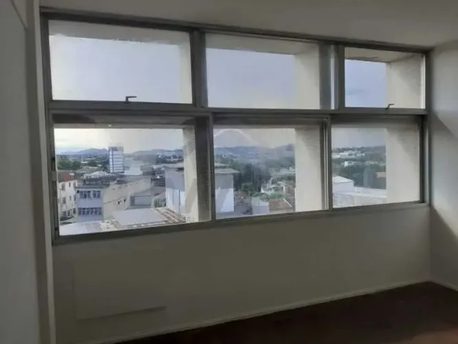 ÓTIMA SALA COMERCIAL EM LOCAL VALORIZADO VENDA