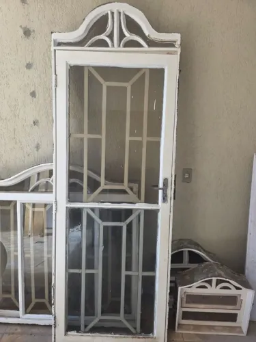 Portas e Janelas de Ferro Barata Pra Sair Logo.