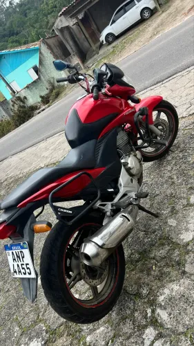 Moto comigo a 1 ano uso pouc,comprei para trabalhar mas está parada.
