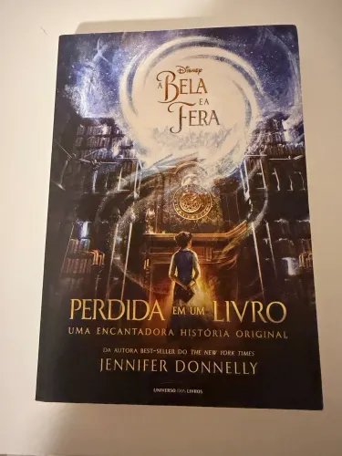 Livro A Bela e a Fera perdida em um livro