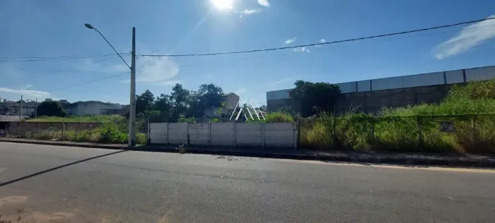 Vendo lote em Itaúna com 525m² de boa topografia em ótima localização