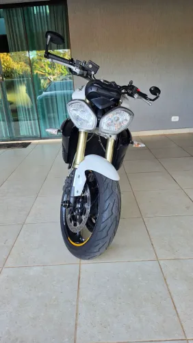 Street Triple 675 15/16 - 2° dono - com histórico completo!
