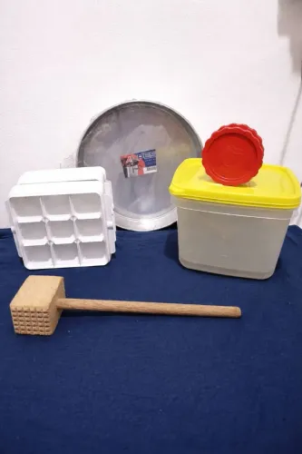 OFERTA! Itens Cozinha- Fôrma assadeira, triturador, fôrmas gelo, martelo cozinha e outros!