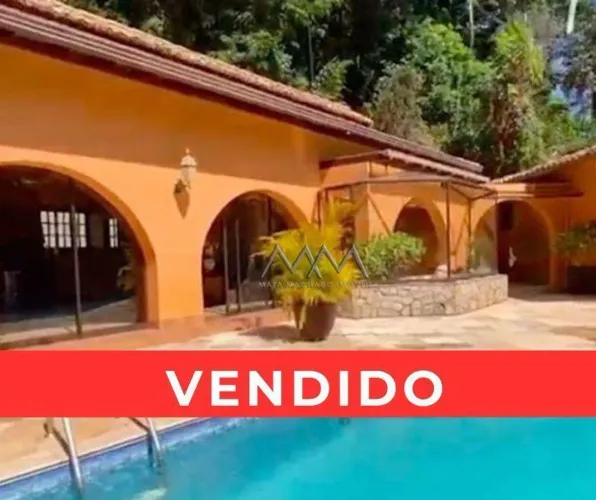 Casa à Venda no Condomínio Vila Del Rey com 4 Suítes. 4 Suítes