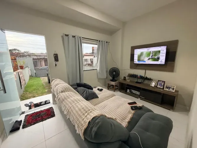 Casa com 2 pavimentos, sendo 2 quartos e 2 banheiros e espaço para Home Office