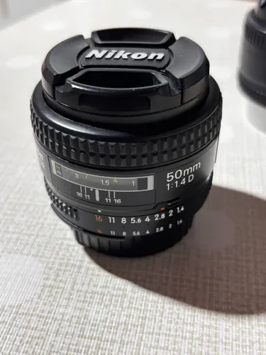 ? Lente Nikon AF Nikkor 50mm f/1.4D - R$ 1.200