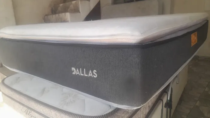 Colchão Dallas molas Enacadas com Euro pillow usado semi novo