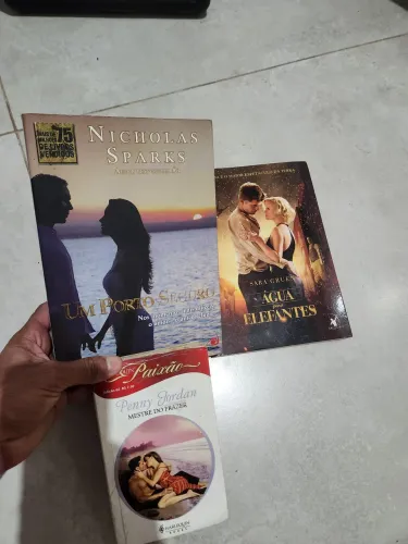 Livroa para venda. Preço baixo.