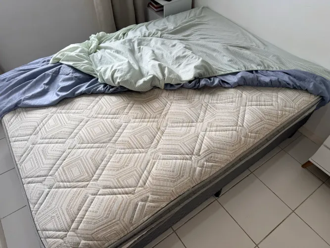 VENDE SE CAMA BOX DE CASAL USADA
