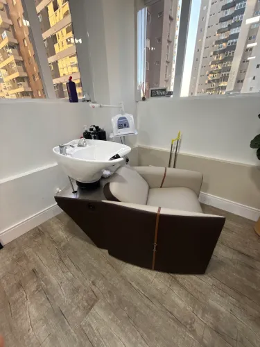 Lavatório capilar com massageador e Cuba de porcelana 