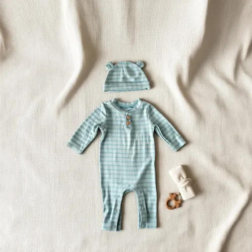 Conjunto macacão e touca bebê recém nascido Cloud Island (Target)