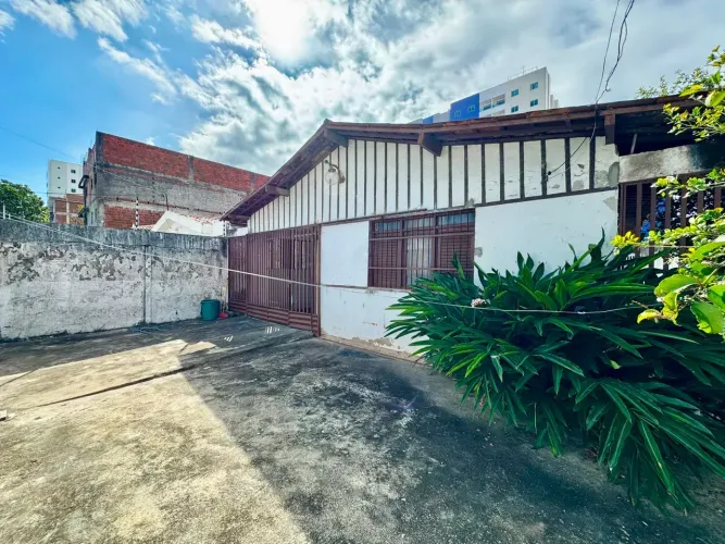 CASA COM 4 QUARTOS NA LIBERDADE