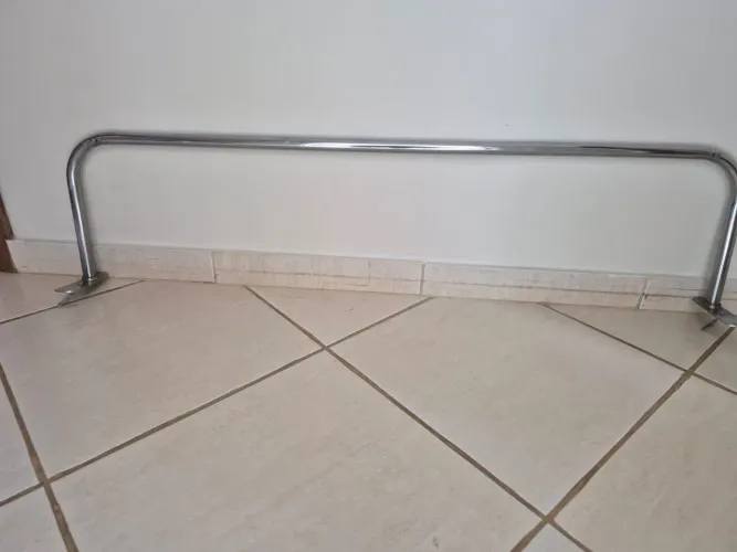 Arara de parede cromada inox 