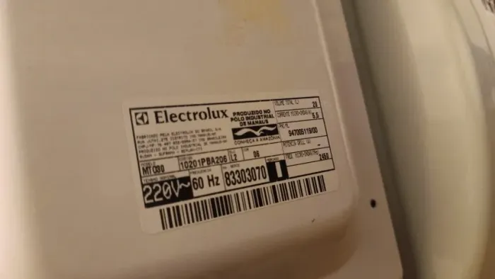 Micro-ondas Electrolux MTC80 20L 220V com defeito - para conserto ou peças