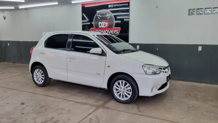Toyota Etios XLS 1.5 Flex 16V 5P Mec. 2014