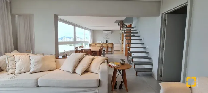 Cobertura Com 262,18m², 3 dormitórios, 2 Suítes, na Beira Mar Norte em Florianópolis