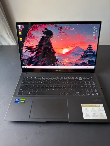 Notebook ASUS Creator Q540V - Core i9 13ª Gen | RTX 3050 | Tela OLED 2.8K 120Hz | 1TB SSD?