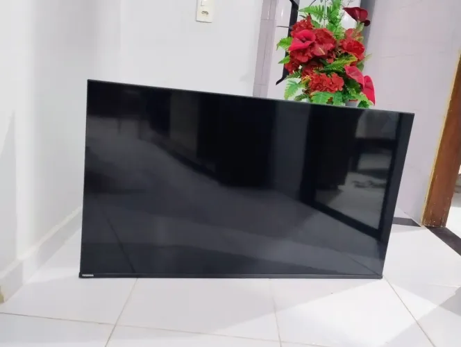 Televisão para retirada de peças 