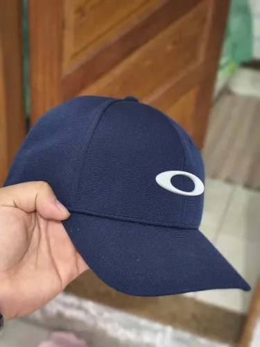 Boné Oakley tican azul.  L xl pouco usado 