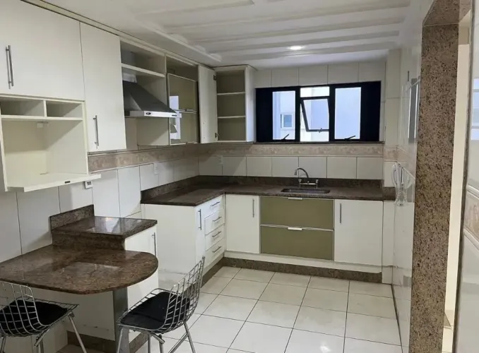 Apartamento com 03 quartos e 02 vagas na garagem na Rua do Colégio Auxiliadora
